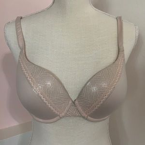 Victoria Secret body by Victoria bra